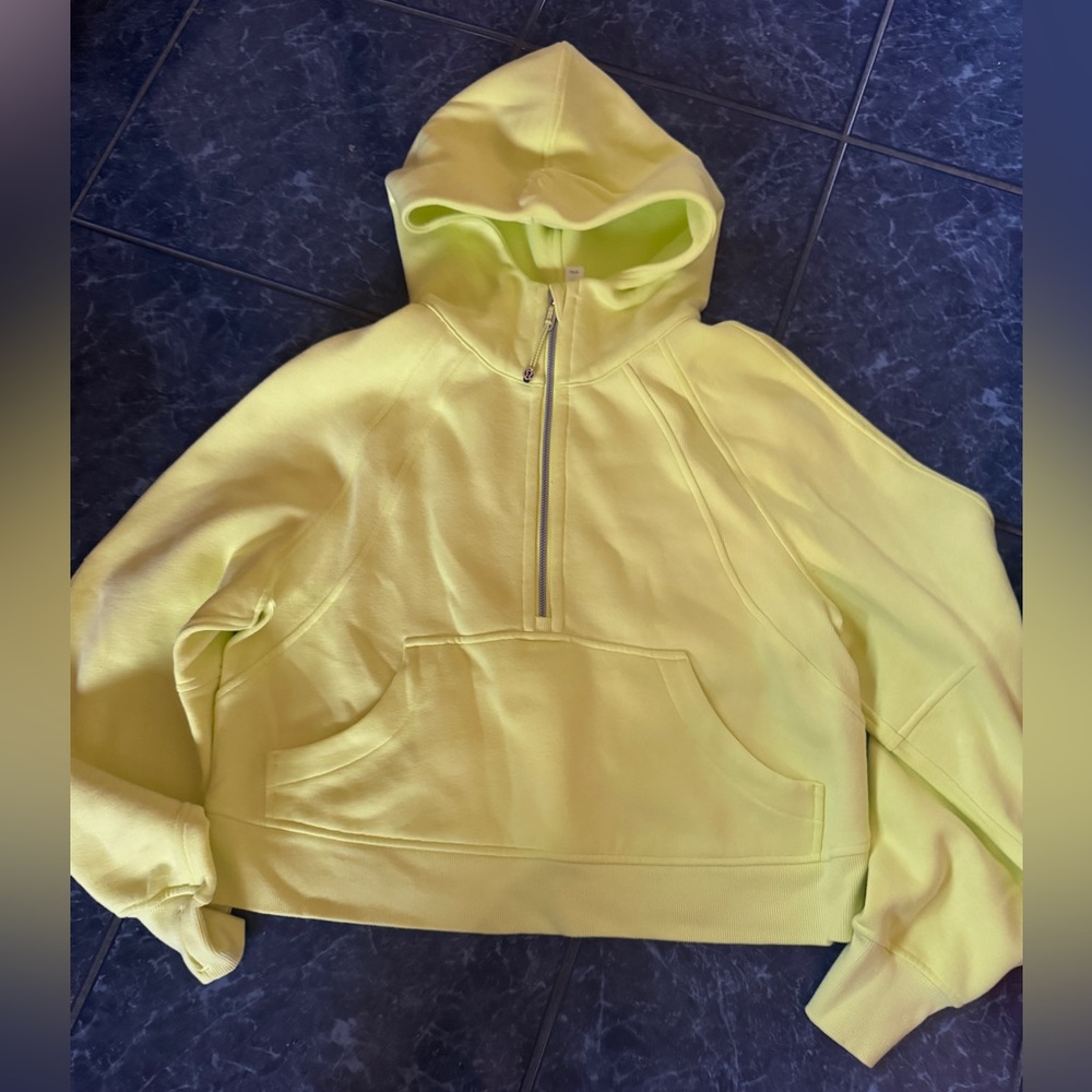 NWOT Lululemon 1/2 zip suits hoodie xs/s
